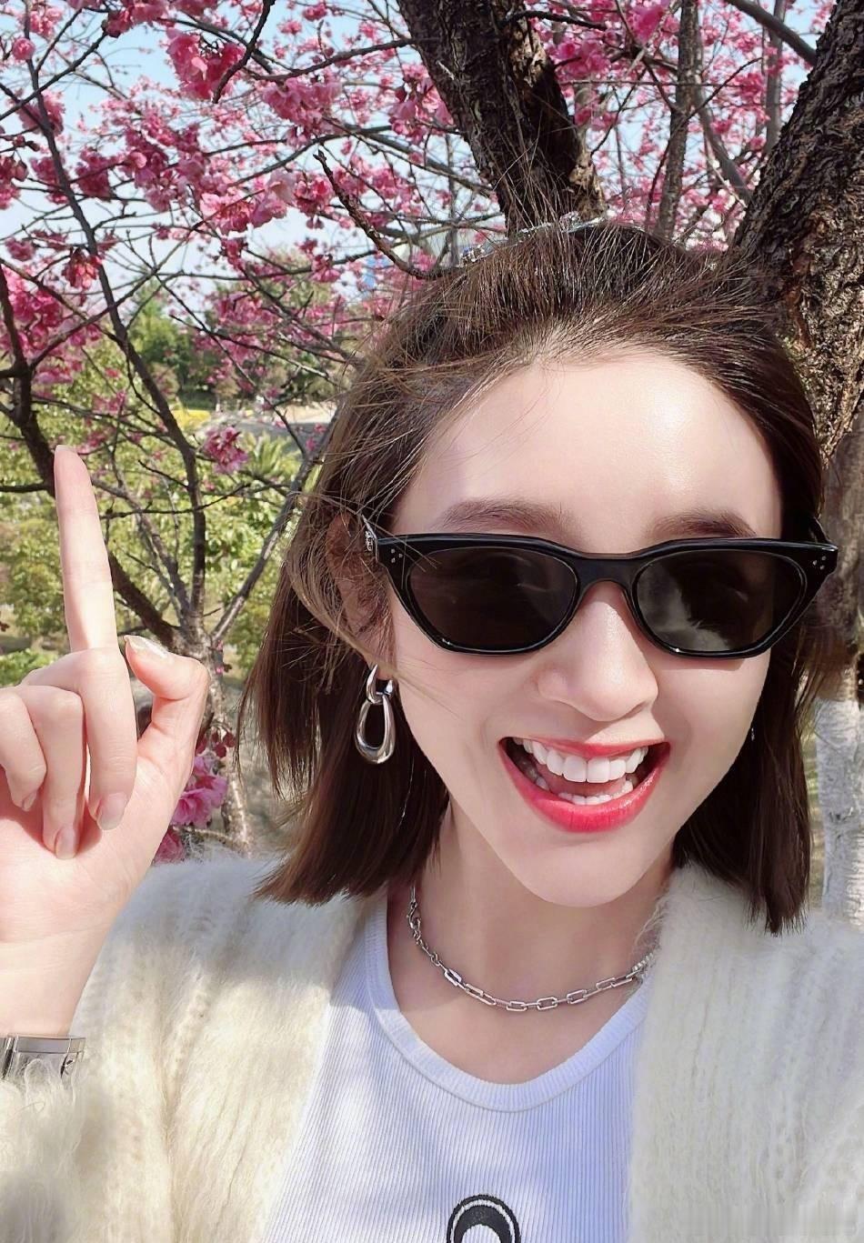 乌兰图雅玩梗还原名场面看完MV笑到停不下来，唐艺昕开口就是浪姐名场面rap，图雅