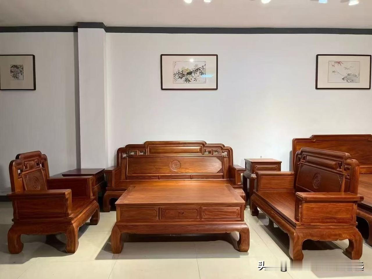 这个有5套，算五一福利哈

缅甸花梨木（大果紫檀），靠背坐板独板，平几1木对开，