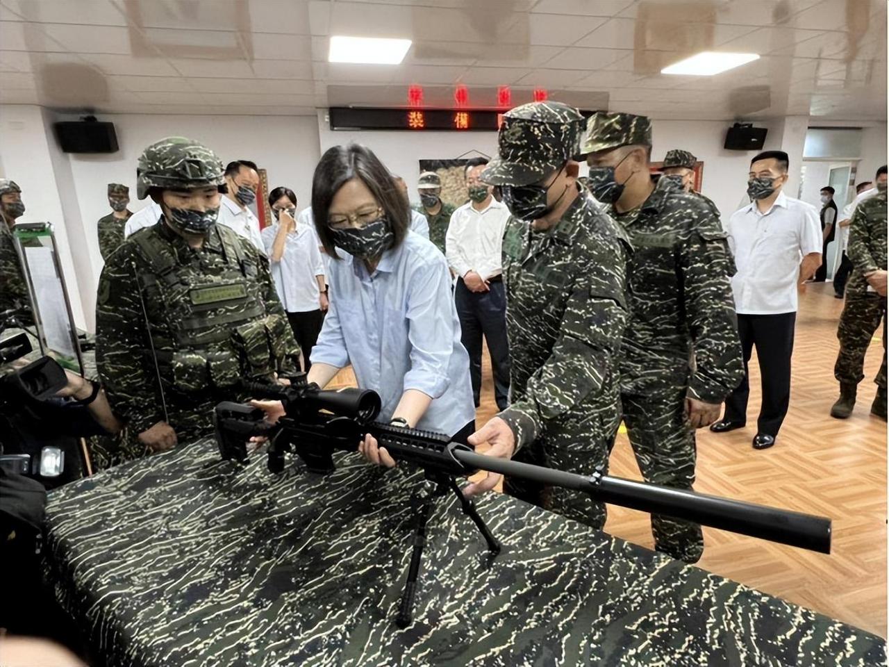 赖清德为权不顾大义，为何如此疯狂？总的来看：

1:个人权力欲望驱使，迷失自我
