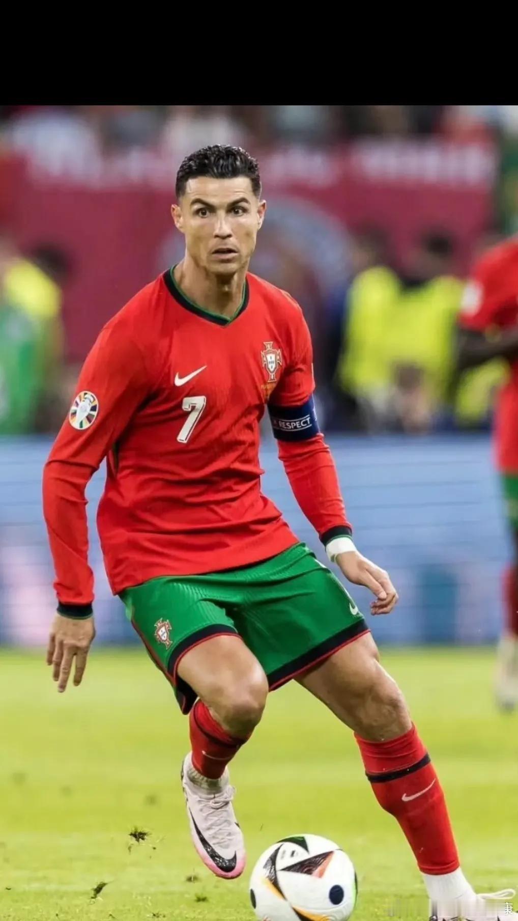 世界杯作为足球⚽球迷我直接看呆了！c罗成为葡萄牙世界杯射手王  41岁还能梅开二