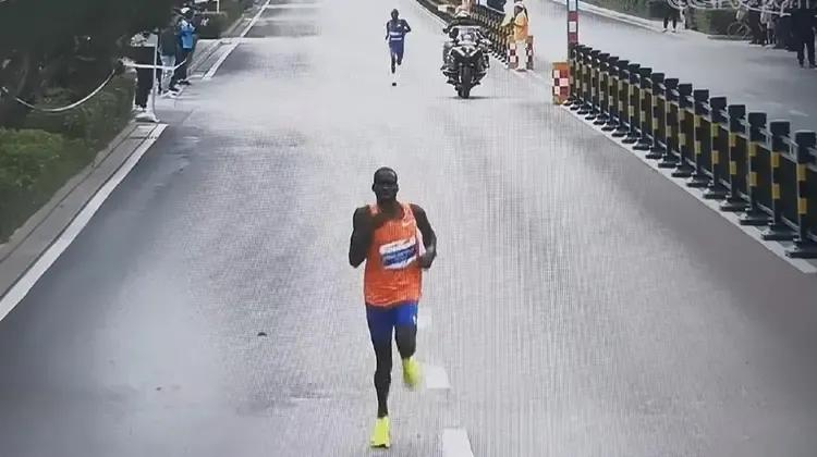 马拉松扎堆跑的意义是什么？


2024年10月20日是个好日子，还以为就只有东