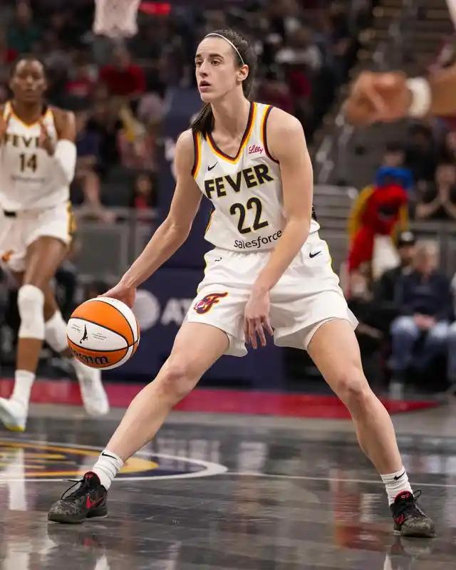 上头条聊CBA 上头条聊CBA，那话题可太多了！就说流量密码这块，辽粤大战永远是