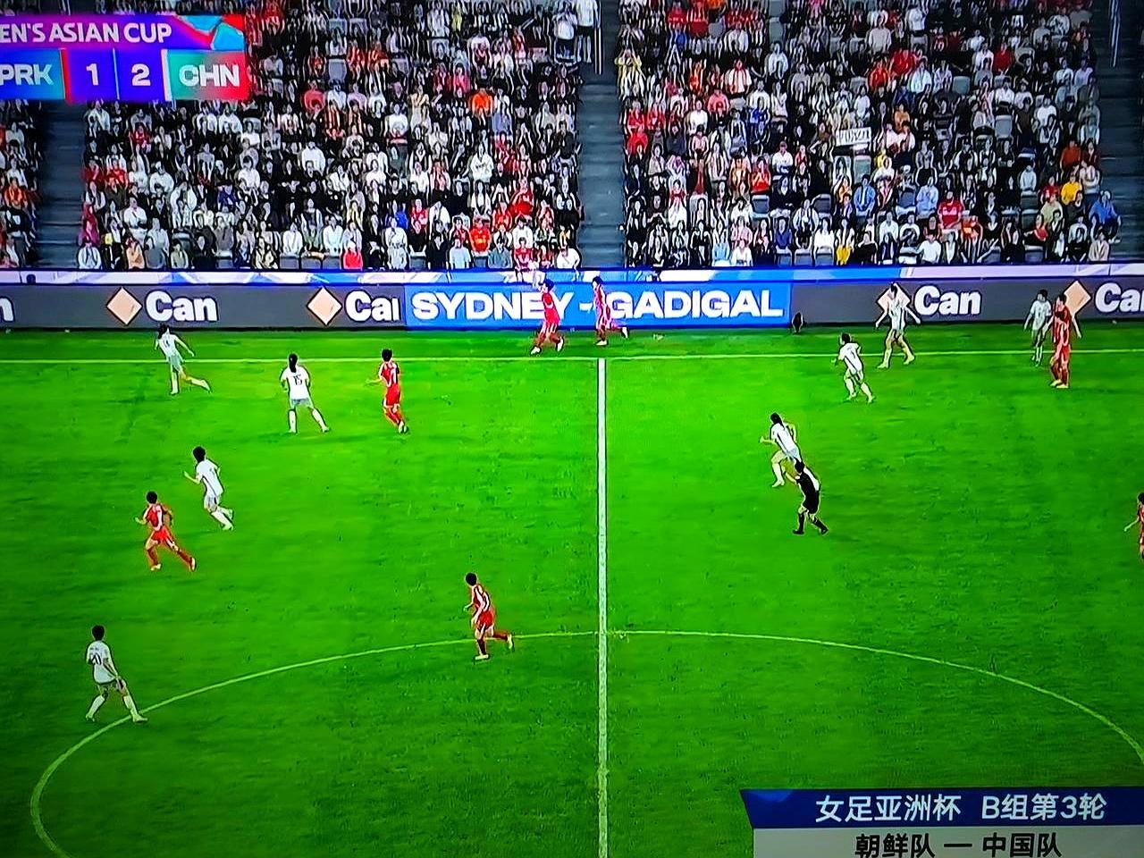 中国女足2-1赢朝鲜，这球等了整整20年。
 
上半场32分钟先丢球，仅2分钟陈