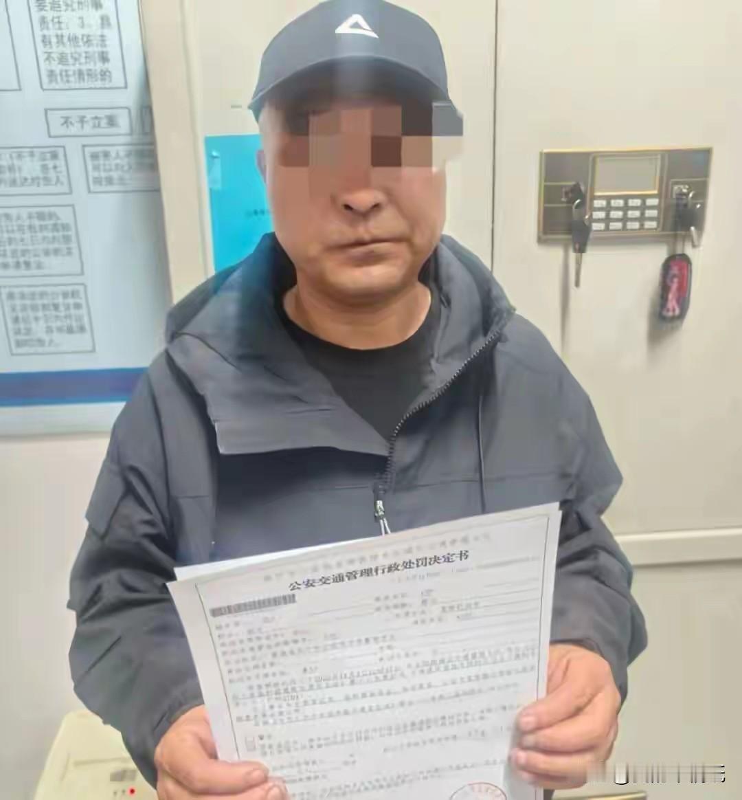 西宁男子把报废客车套牌后拉人挣钱，交警大数据追踪7天抓人销车！

看了新闻报道，