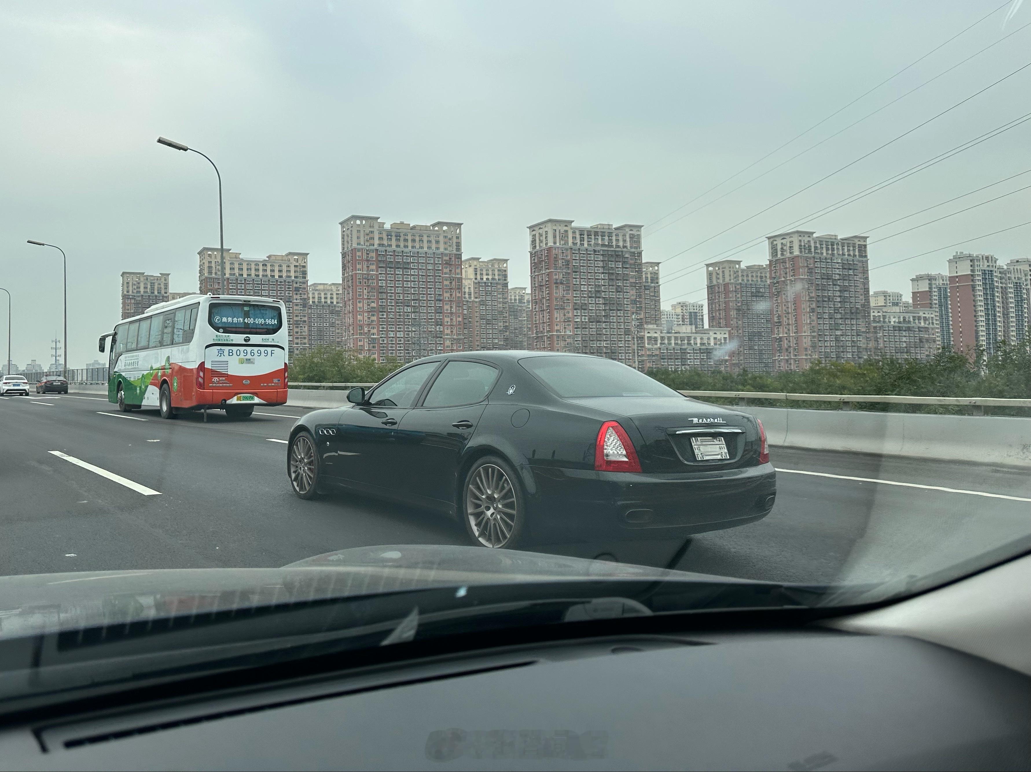 在他旁边听半天，真好听啊！！！那个时代的玛莎，你可以指摘他任何地方，但是声浪绝对