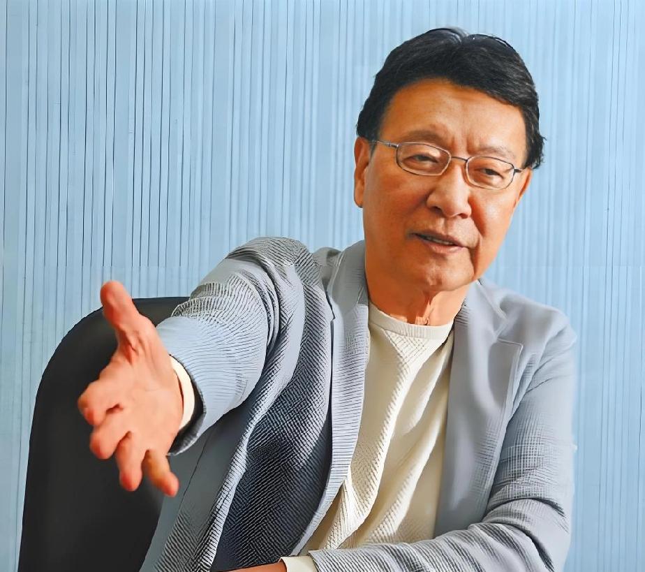 台湾媒体人赵少康“墙头草”的嘴脸一览无遗！

今天（4月25日），赵少康妄称：台