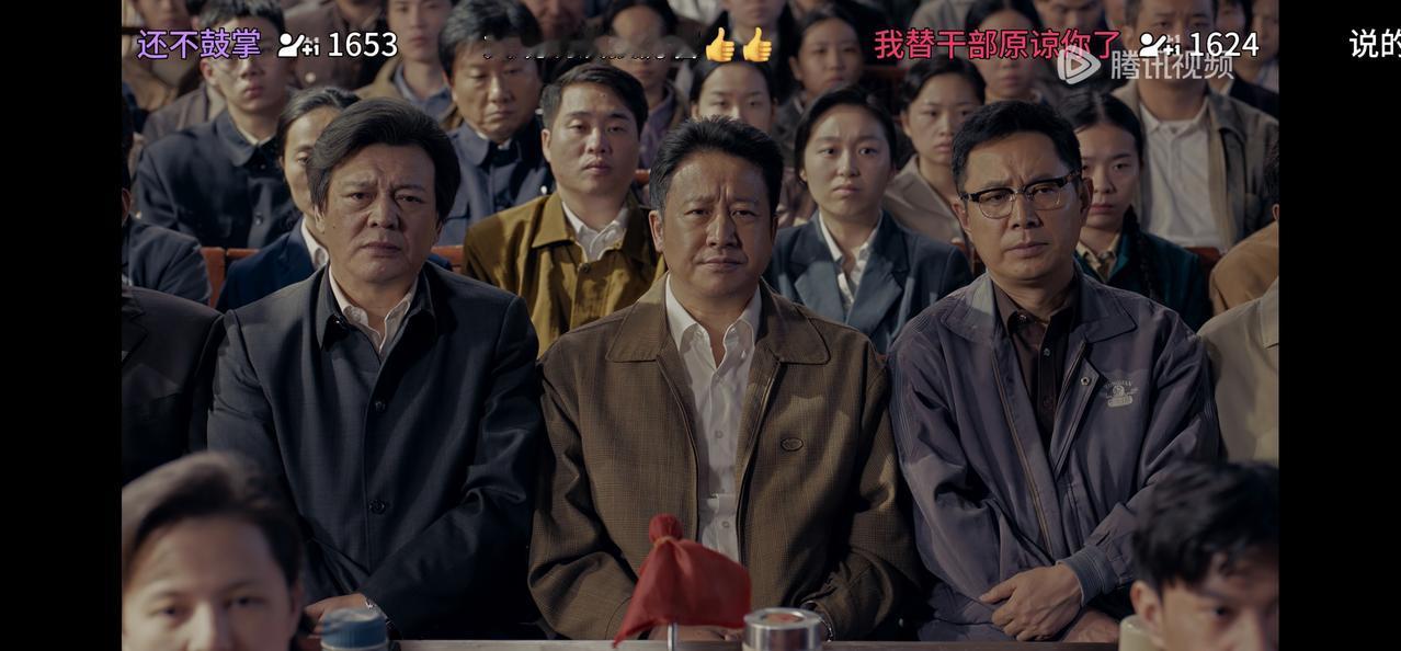 兲街！
这两天看年代剧小城大事。里面有个情节，上千名干部要来月海购地建房。
这让