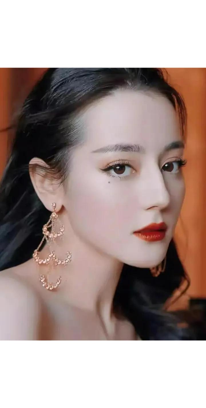 迪丽热巴获央视青睐，新剧资源引期待

近期，迪丽热巴被曝出有意参与央视出品的影视