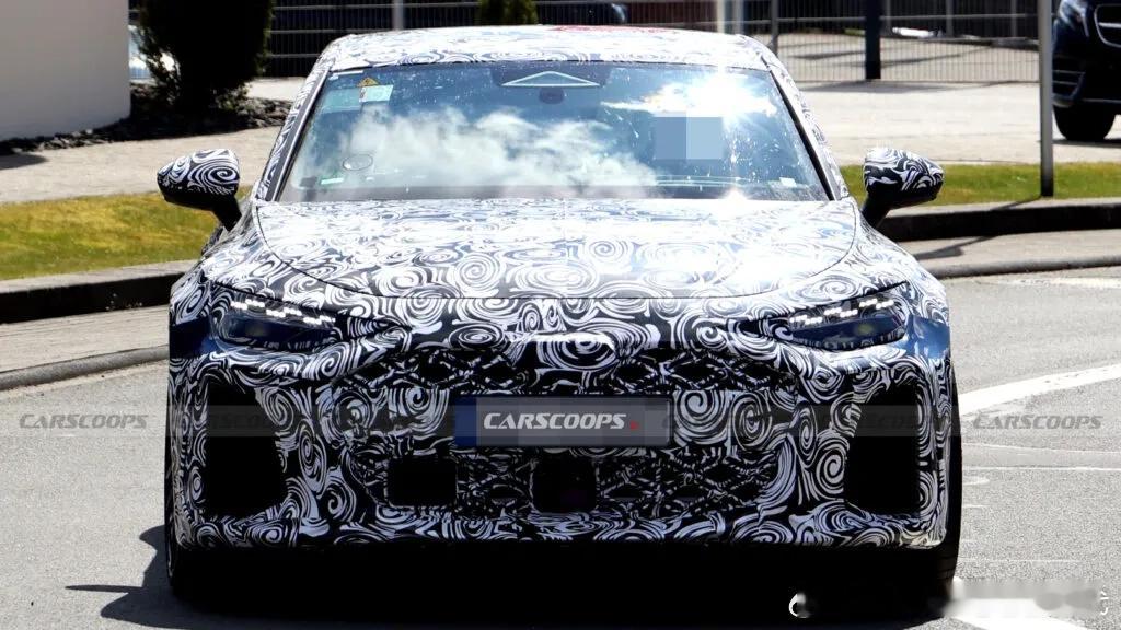 奥迪 RS6 轿车版终于要回来了！上一次见它还是 2011 年的 C7 世代，这