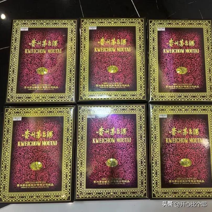 德阳魏先生，请大客户吃饭。
花30多万买了12瓶“50年茅台”。饭局上客户的一句