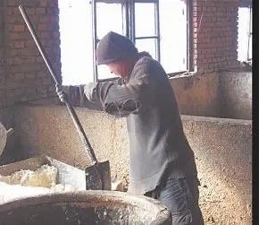 “残障老人被奴役20年，老板被刑拘有网友替老板喊冤：“老板不一定黑心，老人智力障