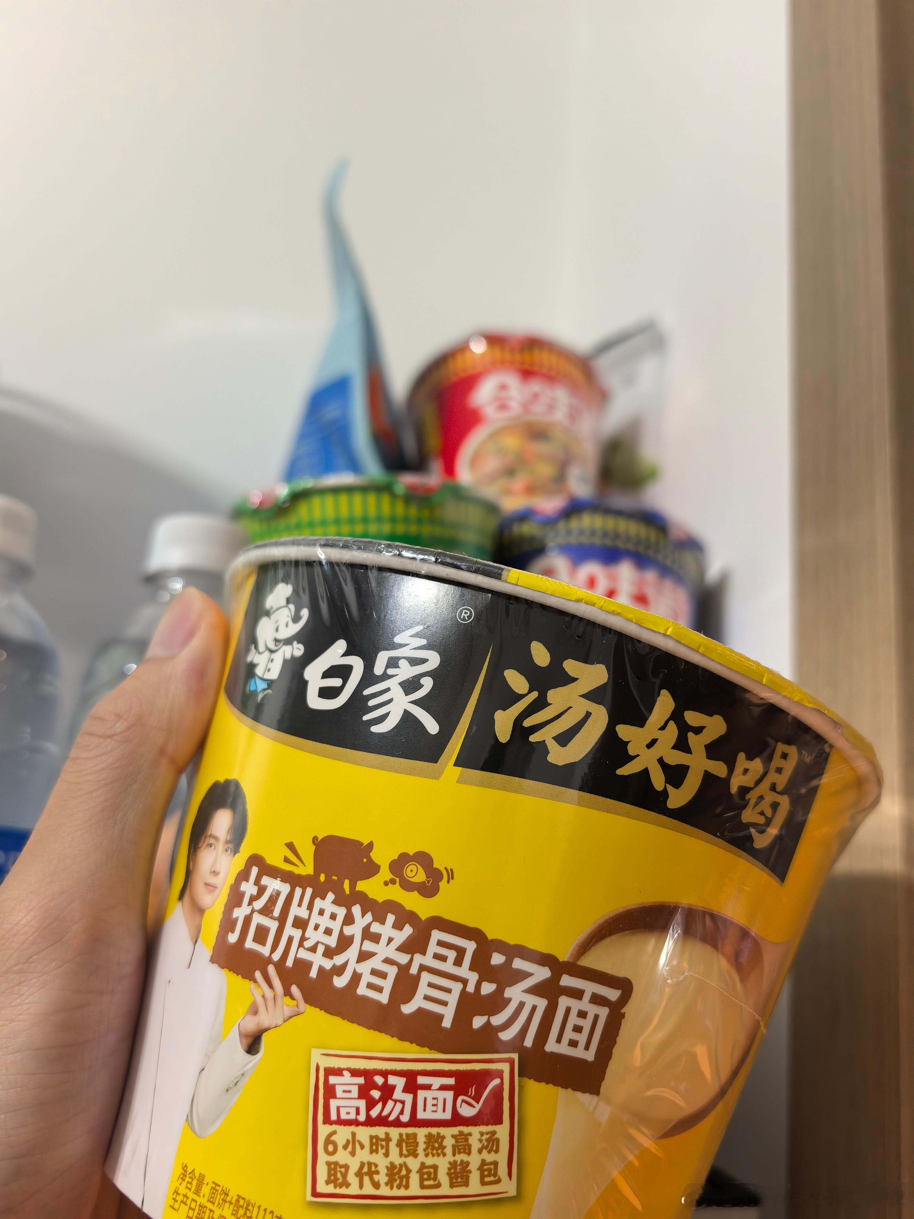 个人感觉，白象方便面味道不行还不如买康师傅或者统一[允悲] ​​​