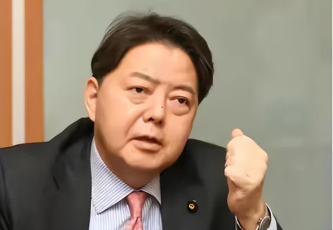 这种“隐形化”布局的核心是“中国为中国” (China for China) 策