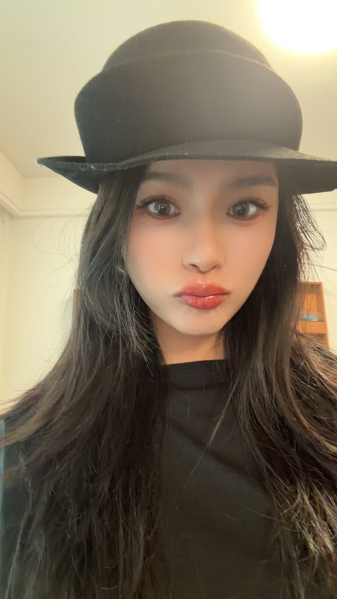 这一天跟打仗似的！早上5点起床-7点早班机起飞-9点落地-10点化妆。12-4点