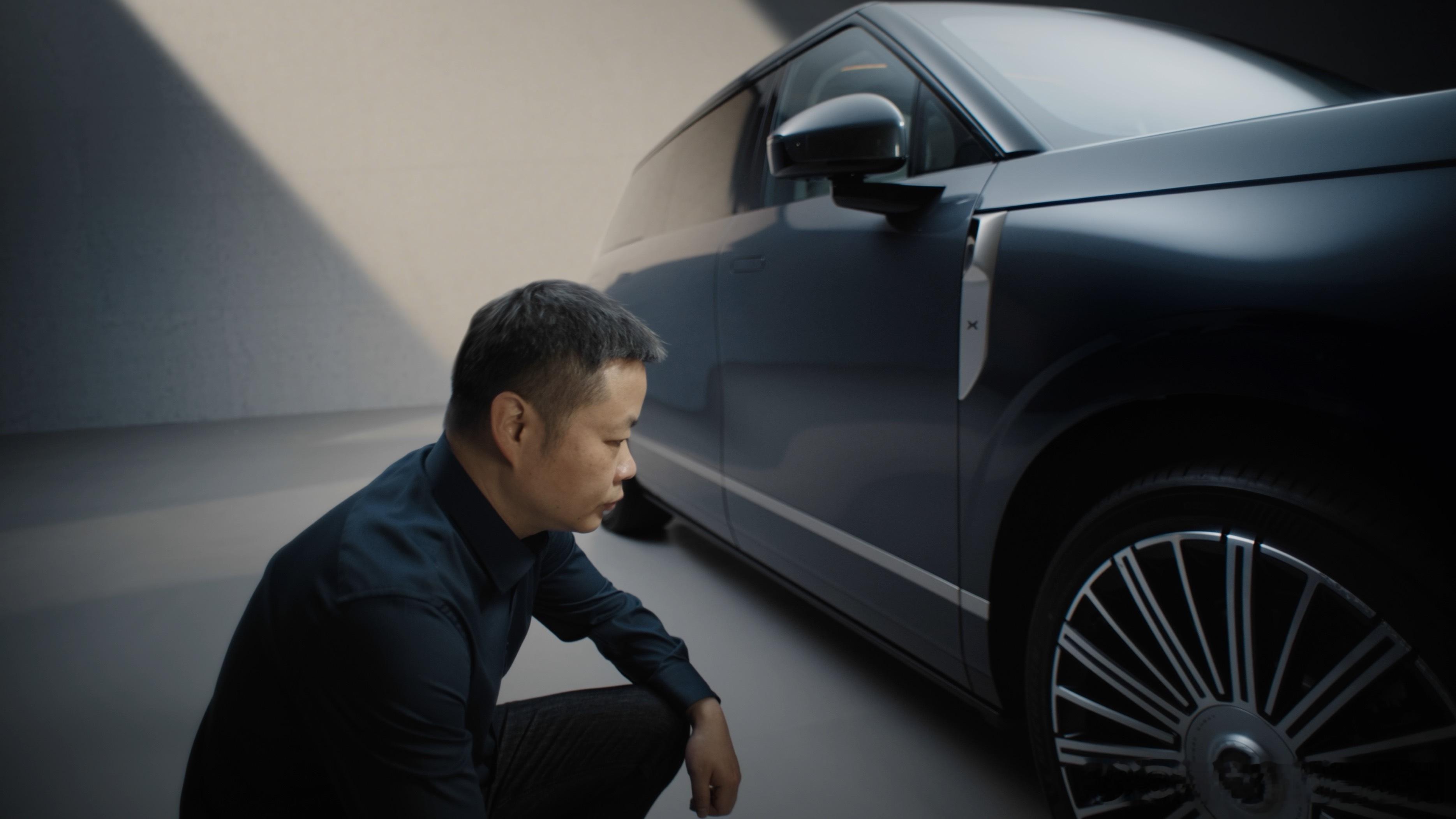 没记错的话，给媒体拍人车照片是小鹏先带起的风，现在已经发展到品牌传品牌了小鹏今天