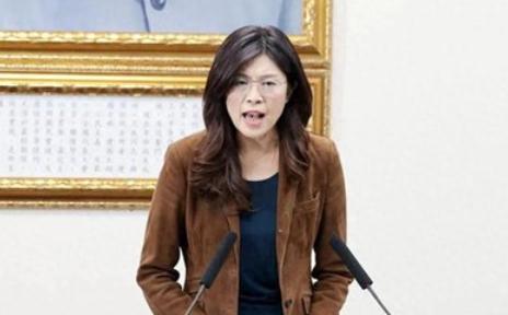 现在不只国民党领导层慌了，整个蓝营也陷入慌乱，针对统一议题的风波，对他们来说远比