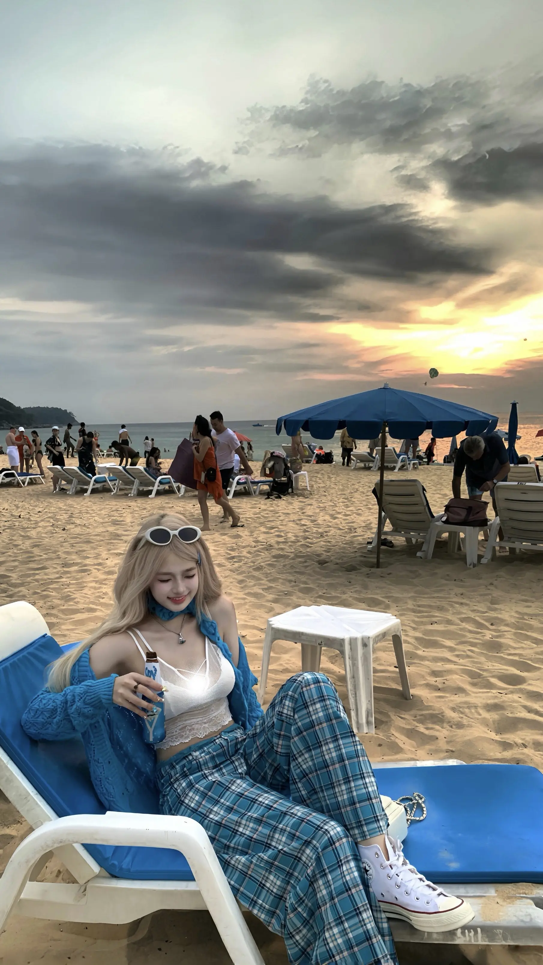 你像阳光一样出现 涉悸 于是枯木逢春。 早春就要穿彩色的