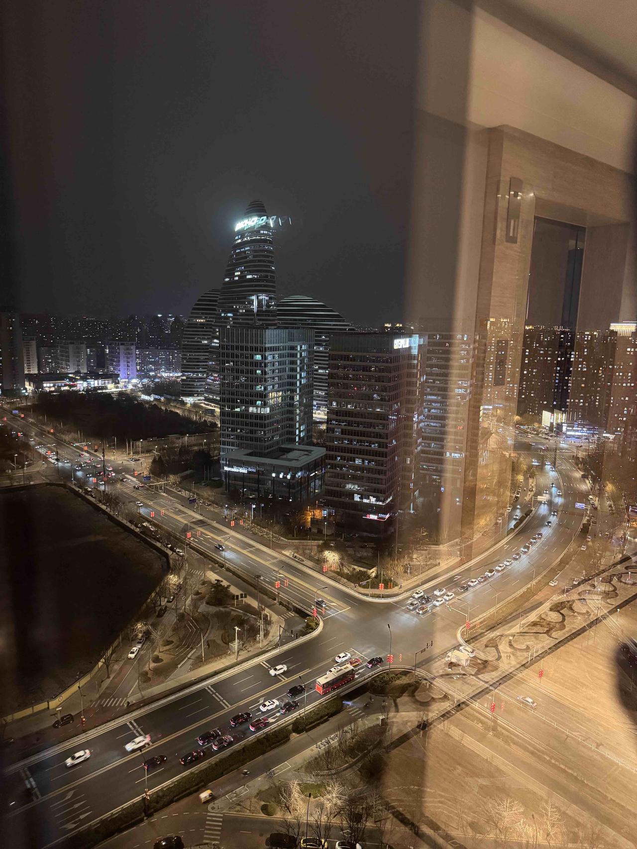 我忽然有个奇异的想法，如果这时候中国也出兵海湾，发射导弹炸伊朗，那会是什么结果呢