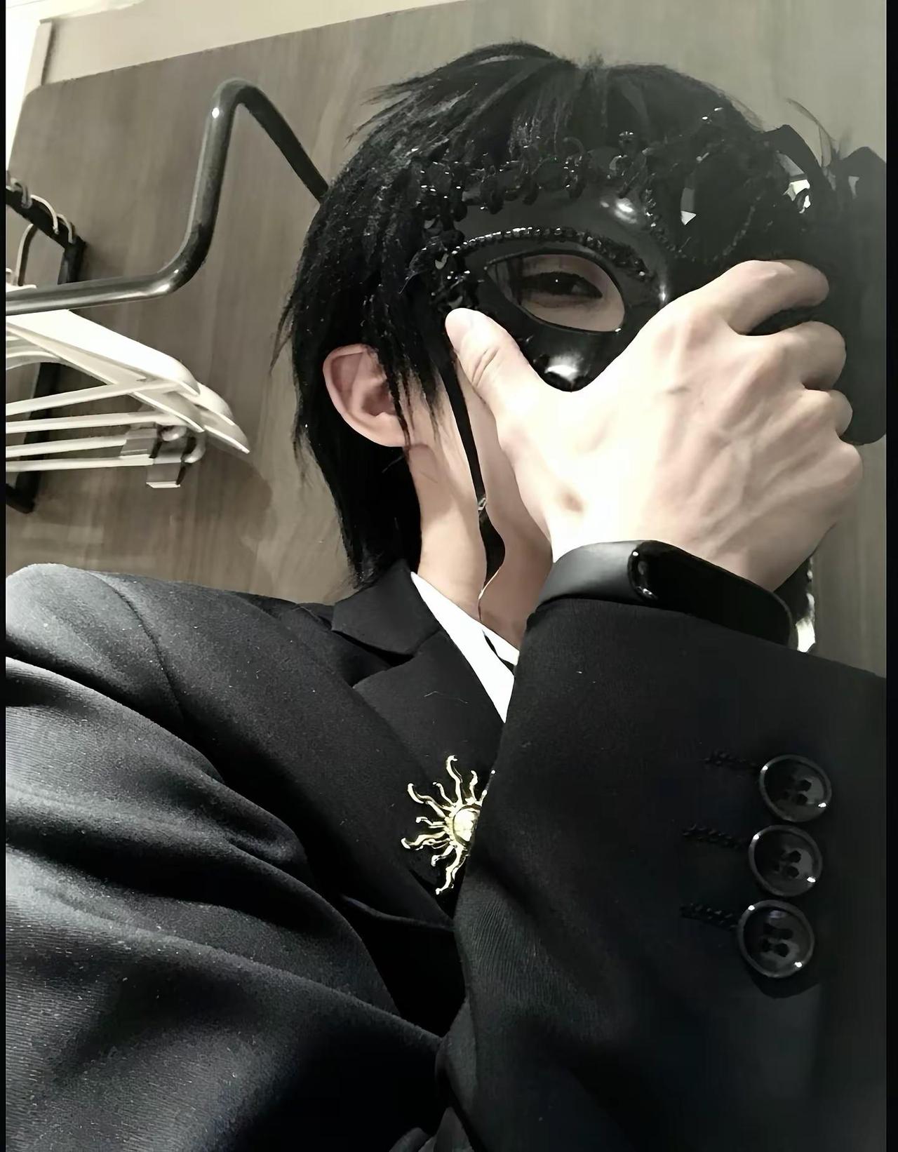 顾昀迟
