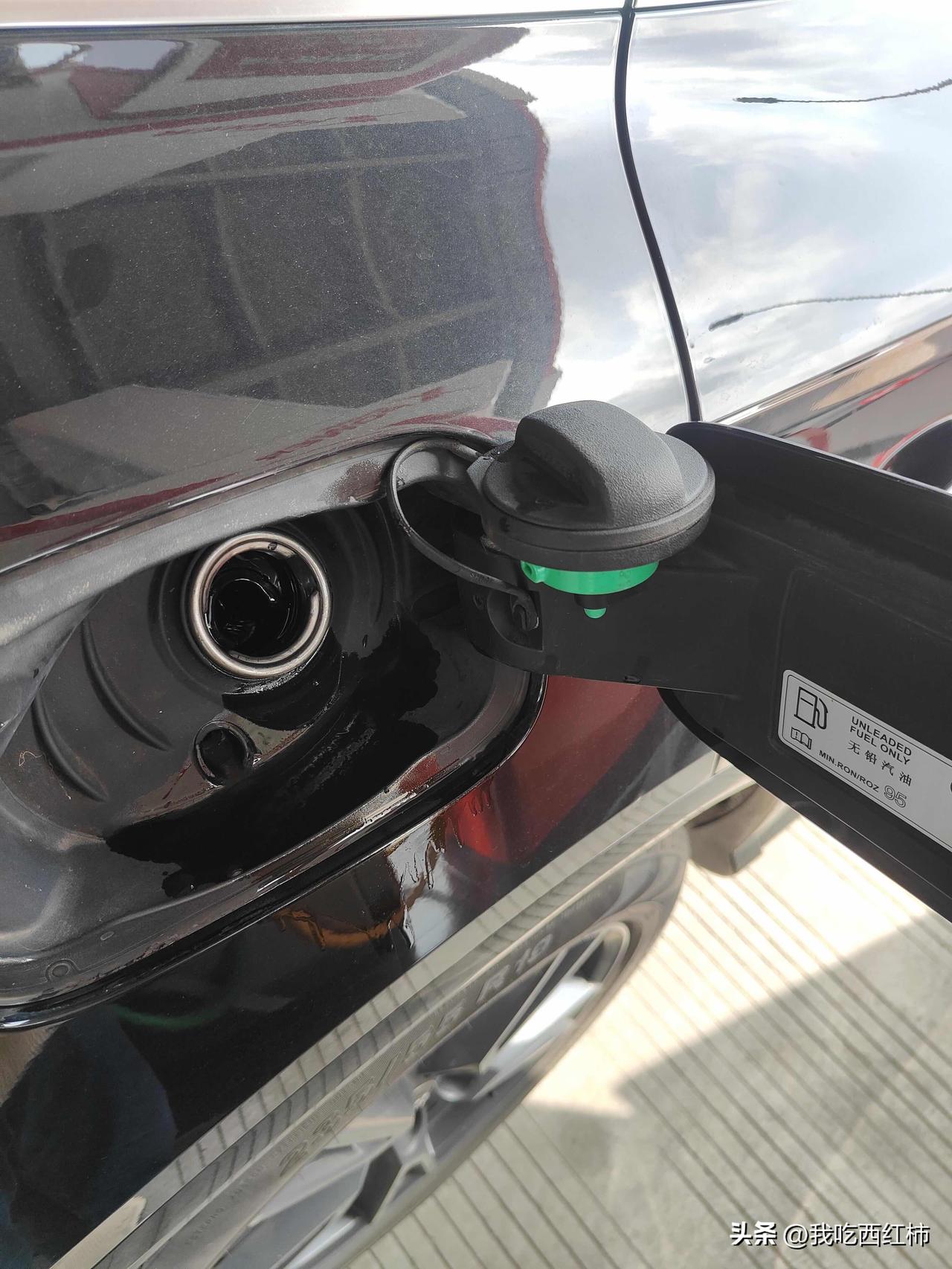 加油跳枪了，我还想再多加一点，结果用力过猛，呲出来了
​不怕你们笑话，有那么几秒