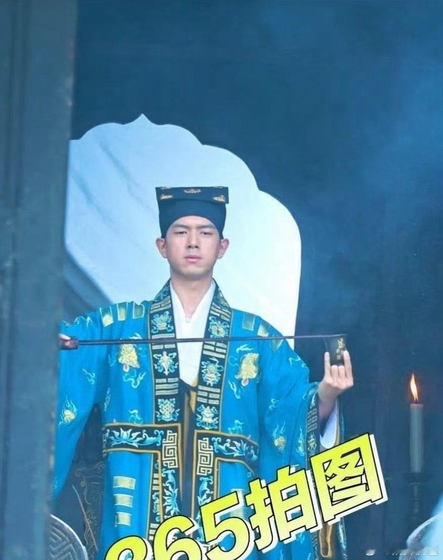 卧槽！李现演道士嘛[允悲][允悲][允悲] ​​​