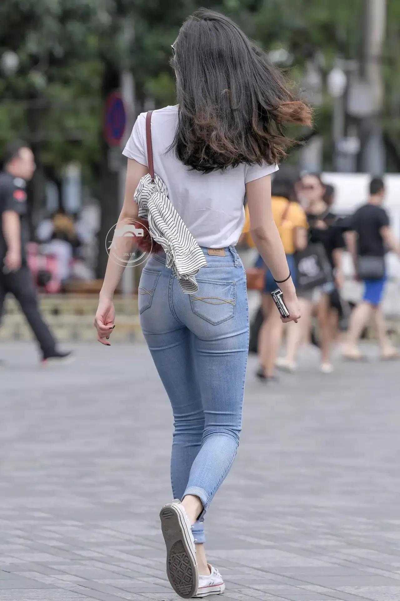 美丽的牛仔裤，女性最美的选择