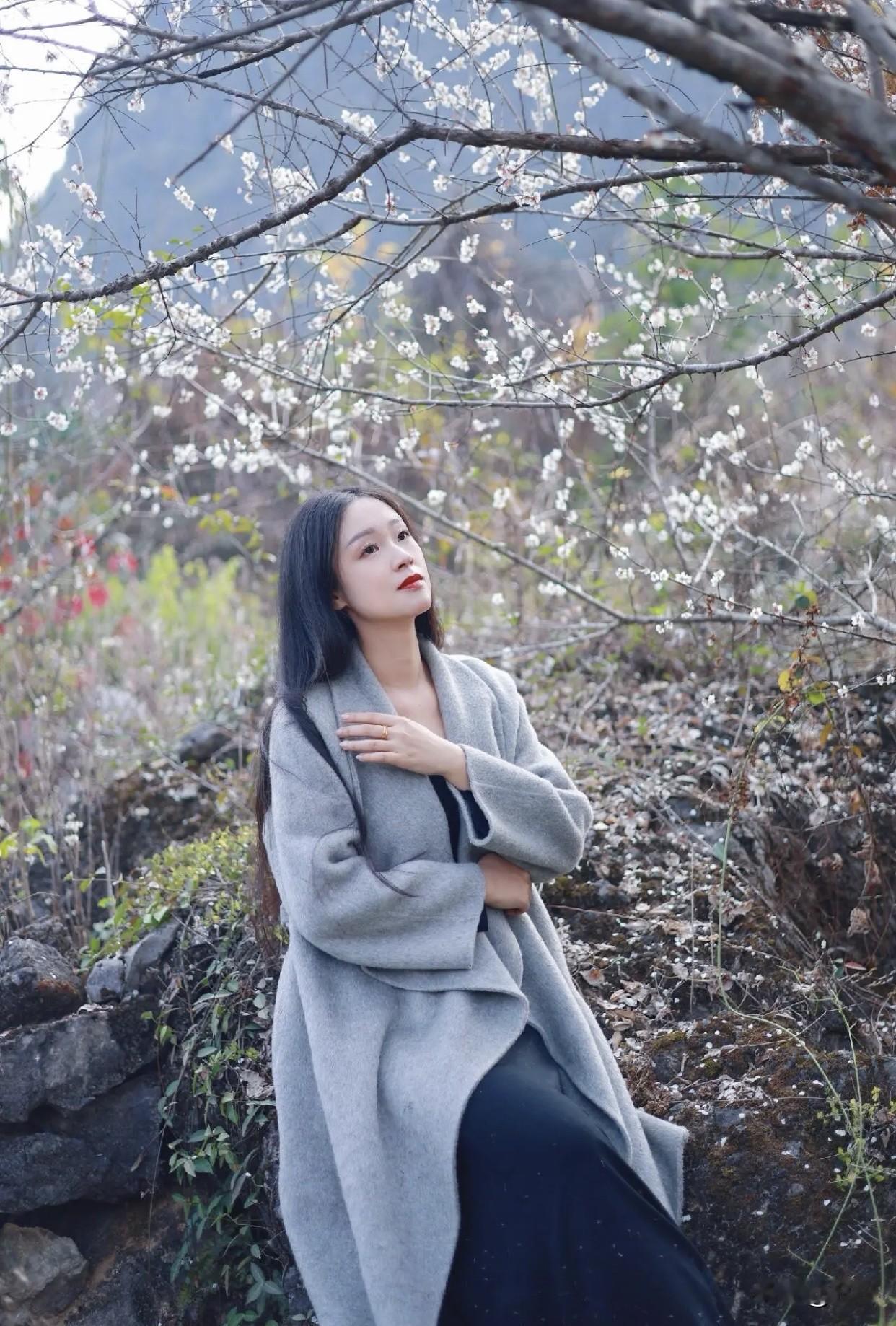 简单穿搭好看吗同色系搭配，简单又不会出错。