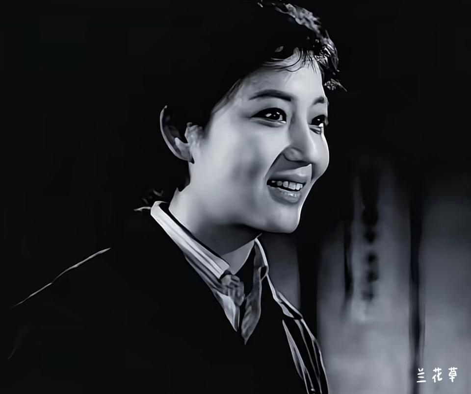 李长乐，北影演员，曾与于蓝、谢芳、俞平并称北影“四大花旦”。
她参演作品包括《锦