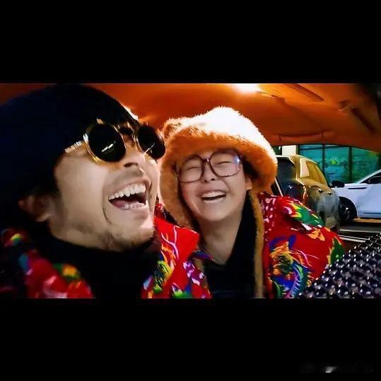 杨九郎和玥儿的歌声穿透力极强，但是关于是不是真唱，是不是对口型演绎，争论不休！