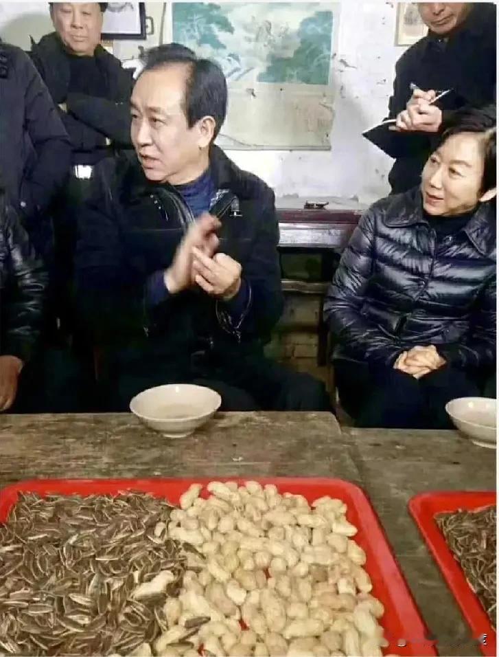 项羽没做到的，老许做到了，项羽没成功，老许成功了，真真切切做到了衣锦还乡时
两个