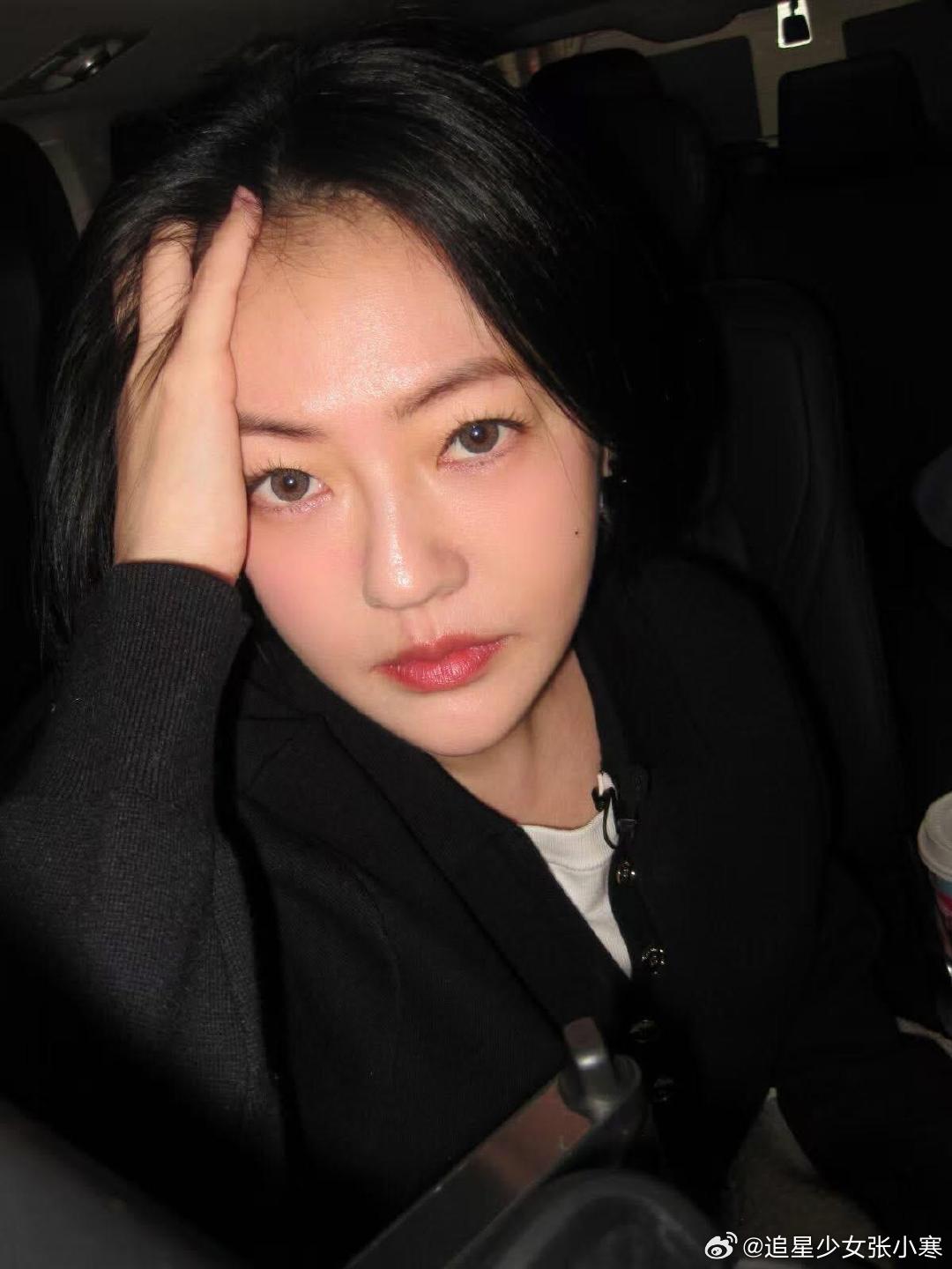 小S久违晒自拍照小S久违晒自拍照，状态一整个绝美啊。小S最新自拍照