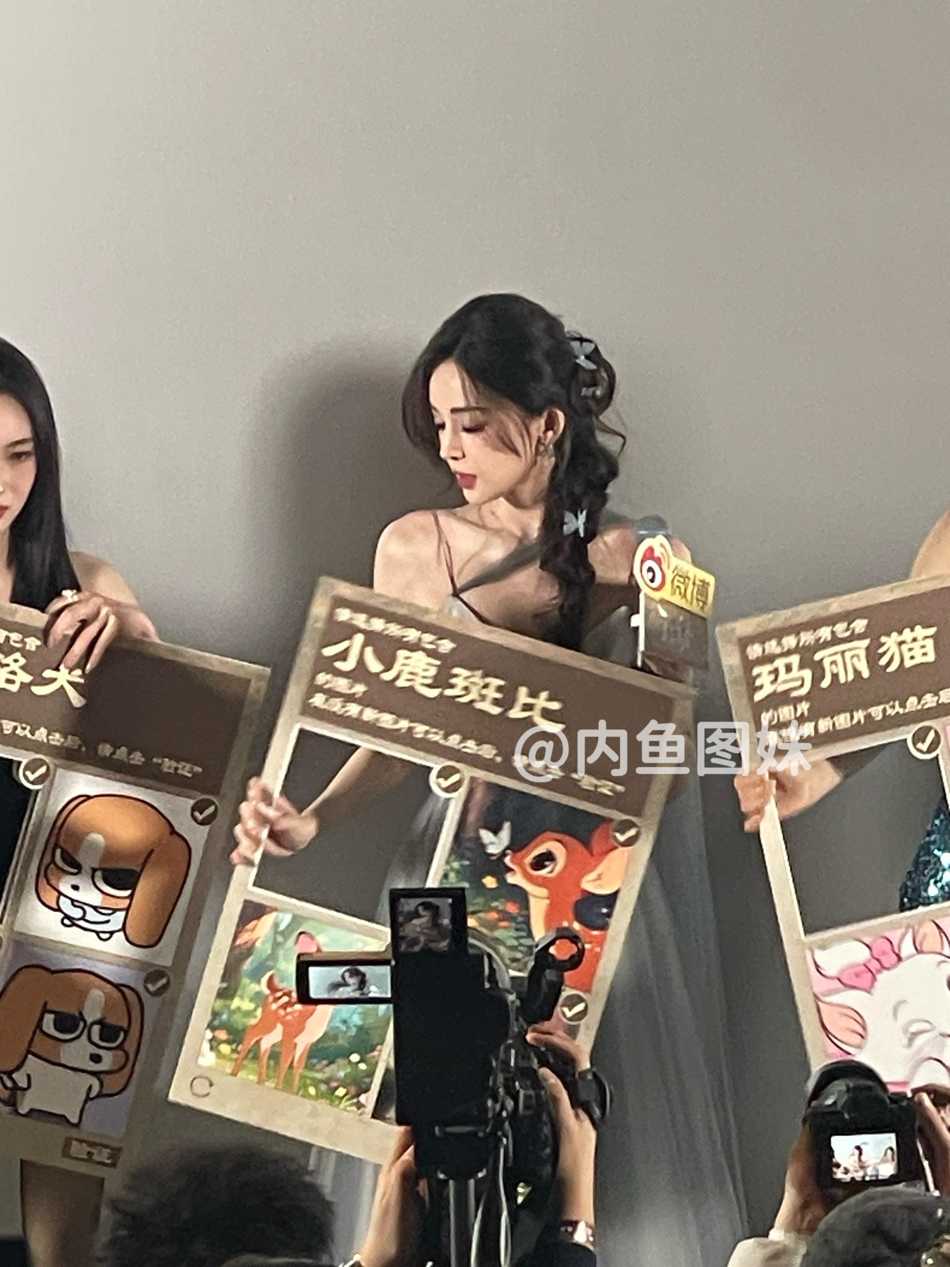 娜扎 今日生图 这颜娜扎又用美貌袭击我娜扎跳舞肩带断了