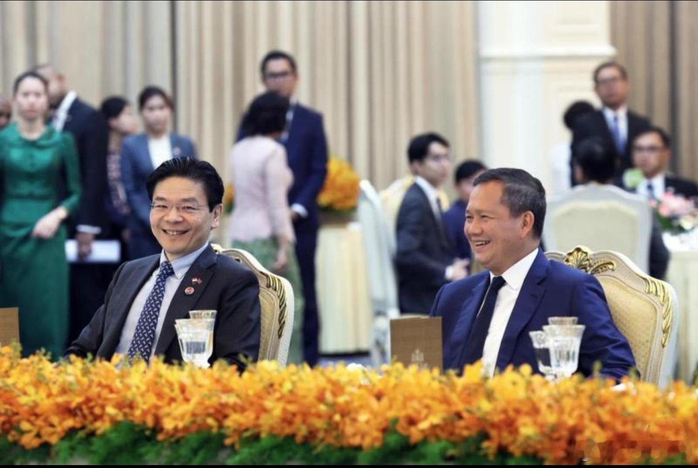 黄循财访问柬埔寨。新加坡网友调侃称，黄总理谨言慎行，小心被录音。[允悲] ​​​