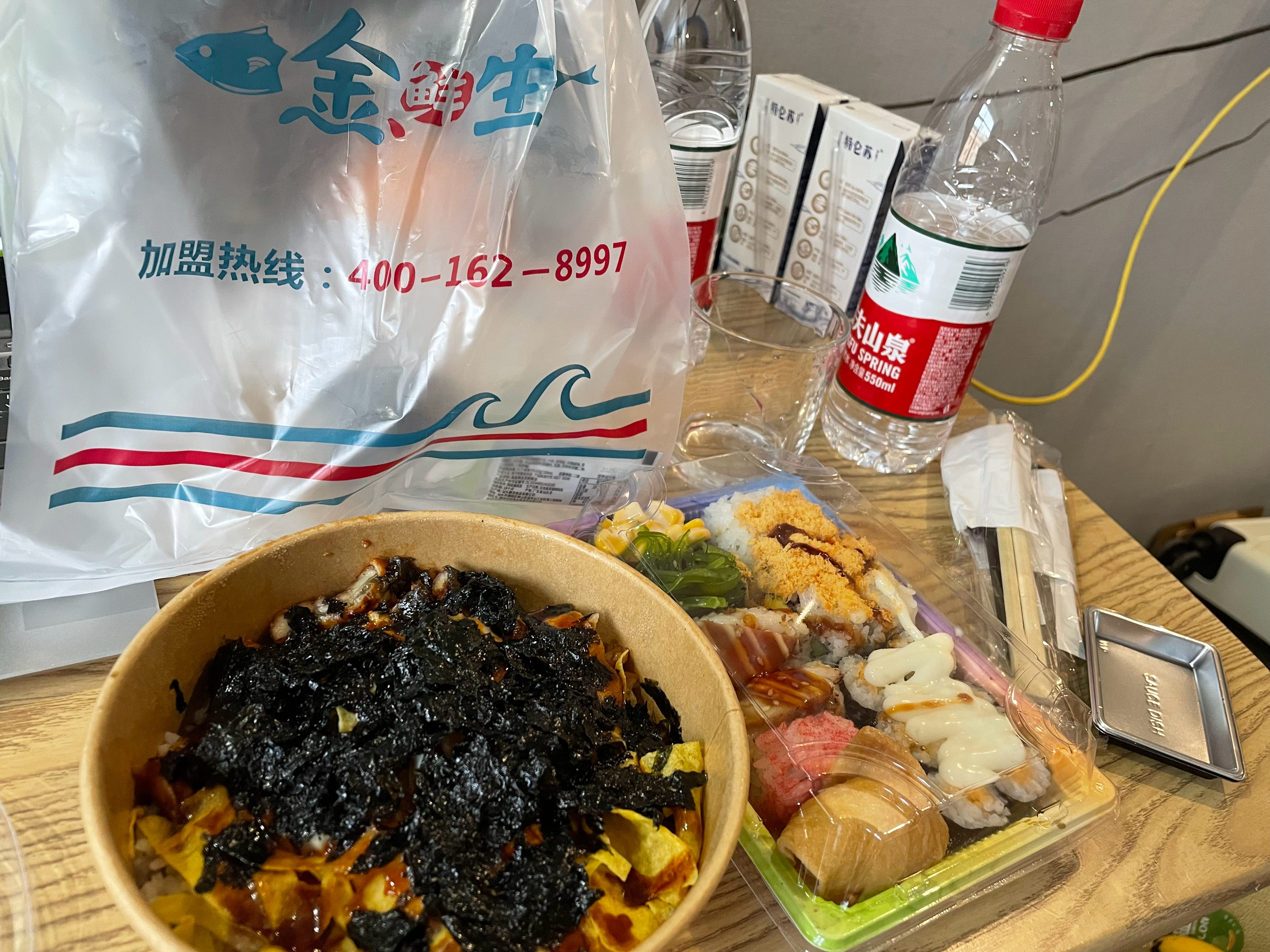 横店这家寿司🍣不错👍鳗鱼饭也蛮香今天出了12页飞页，人都麻了[无聊][无聊]
