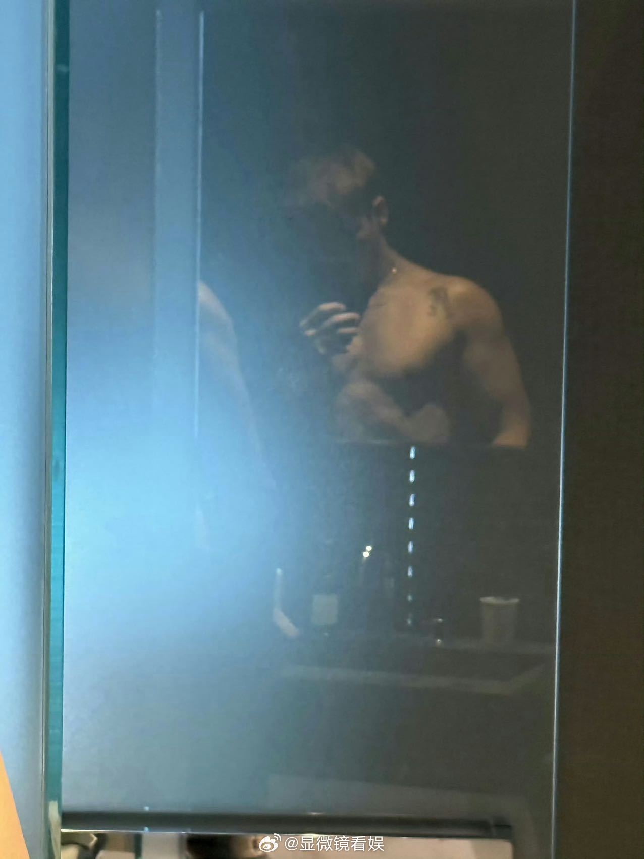 陈伟霆平板支撑挑战陈伟霆也做了平板支撑挑战完全被的平板支撑挑战笑晕了，自己做完还