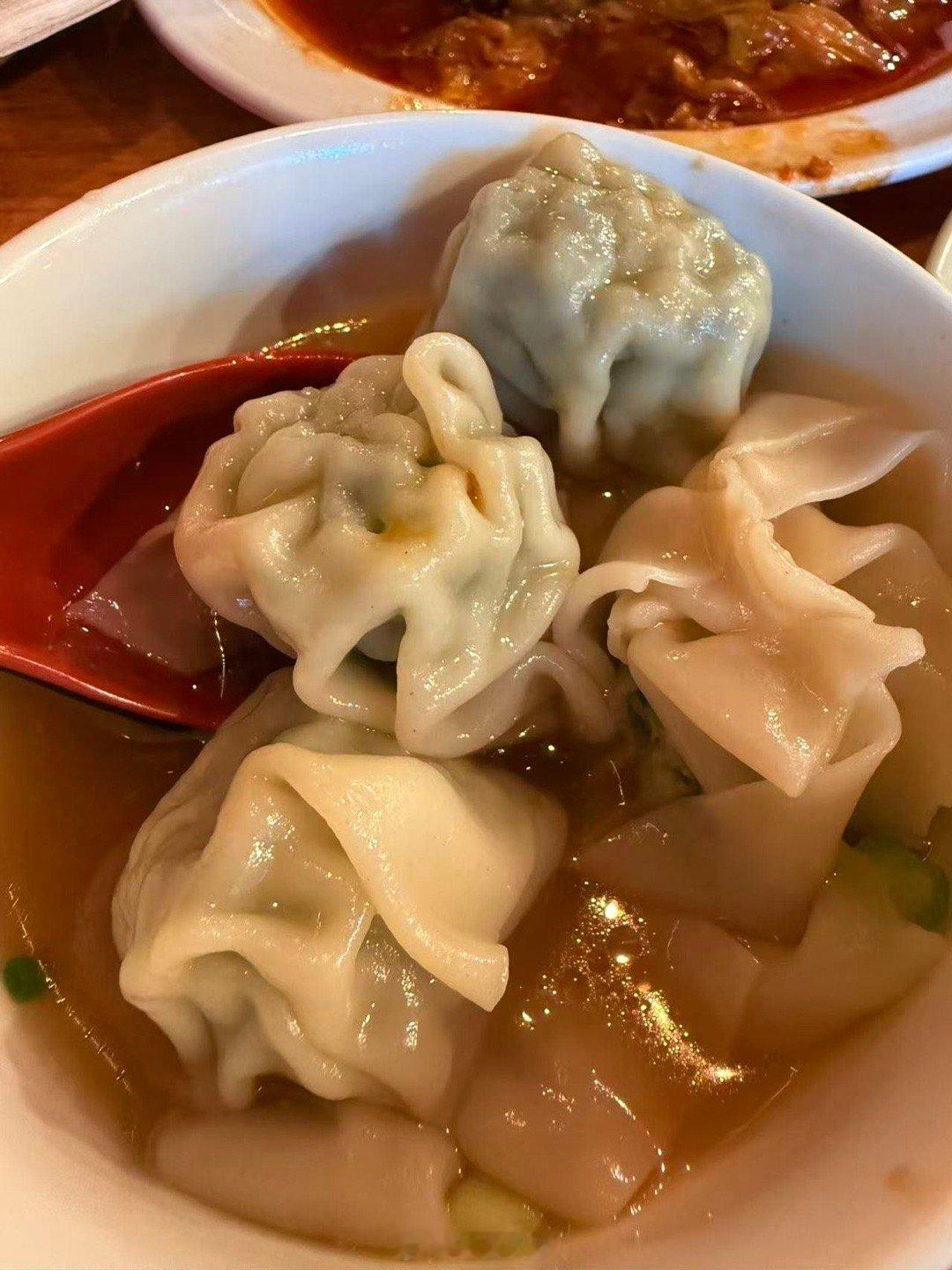 回家途中在盐湖城吃上海荠菜馄饨和酱鸭。两天的内华达州花钱之旅圆满落幕。 