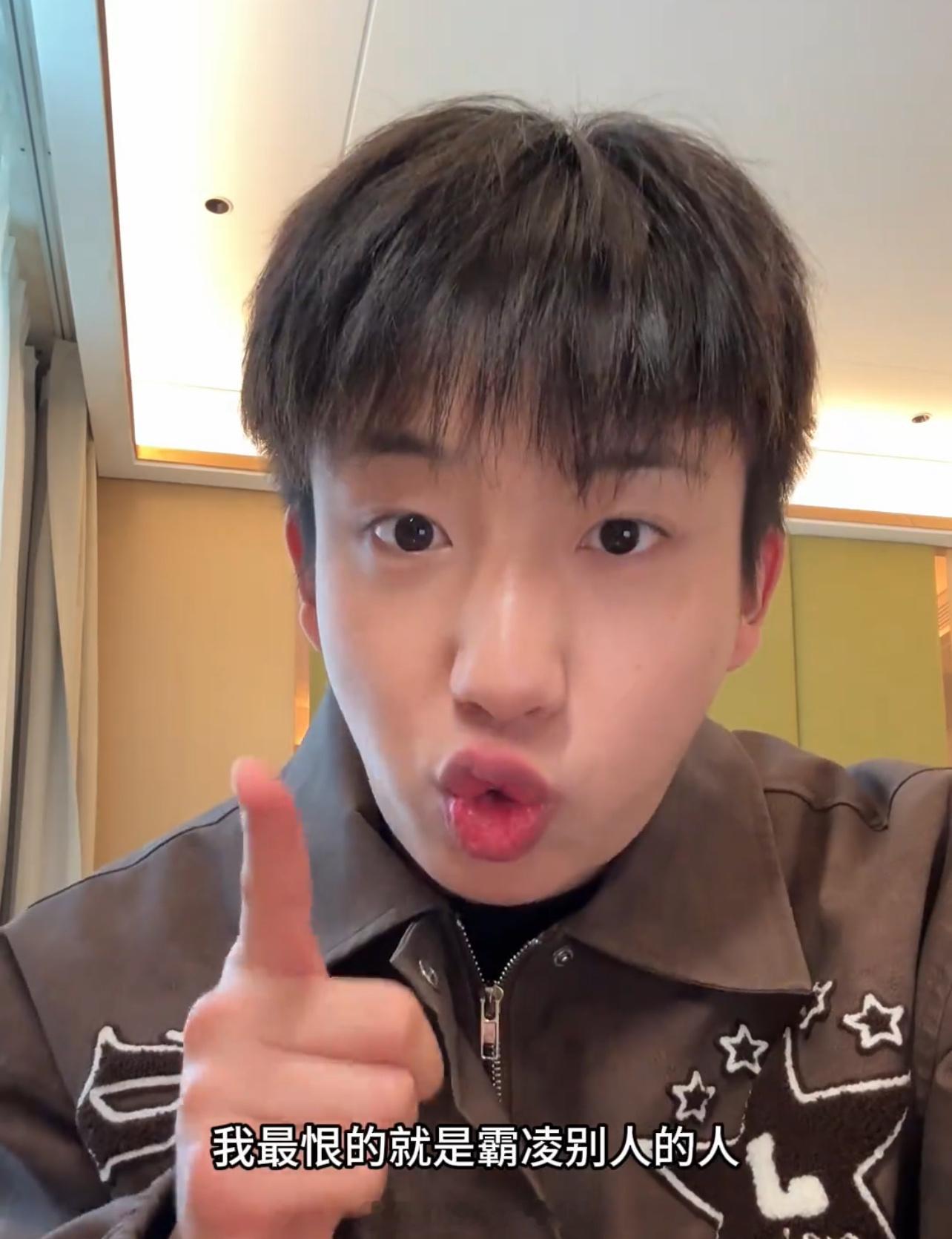 #空空日记掉粉超100万#没有人会突然烂掉，只是你突然发现了而已[融化]空空日记