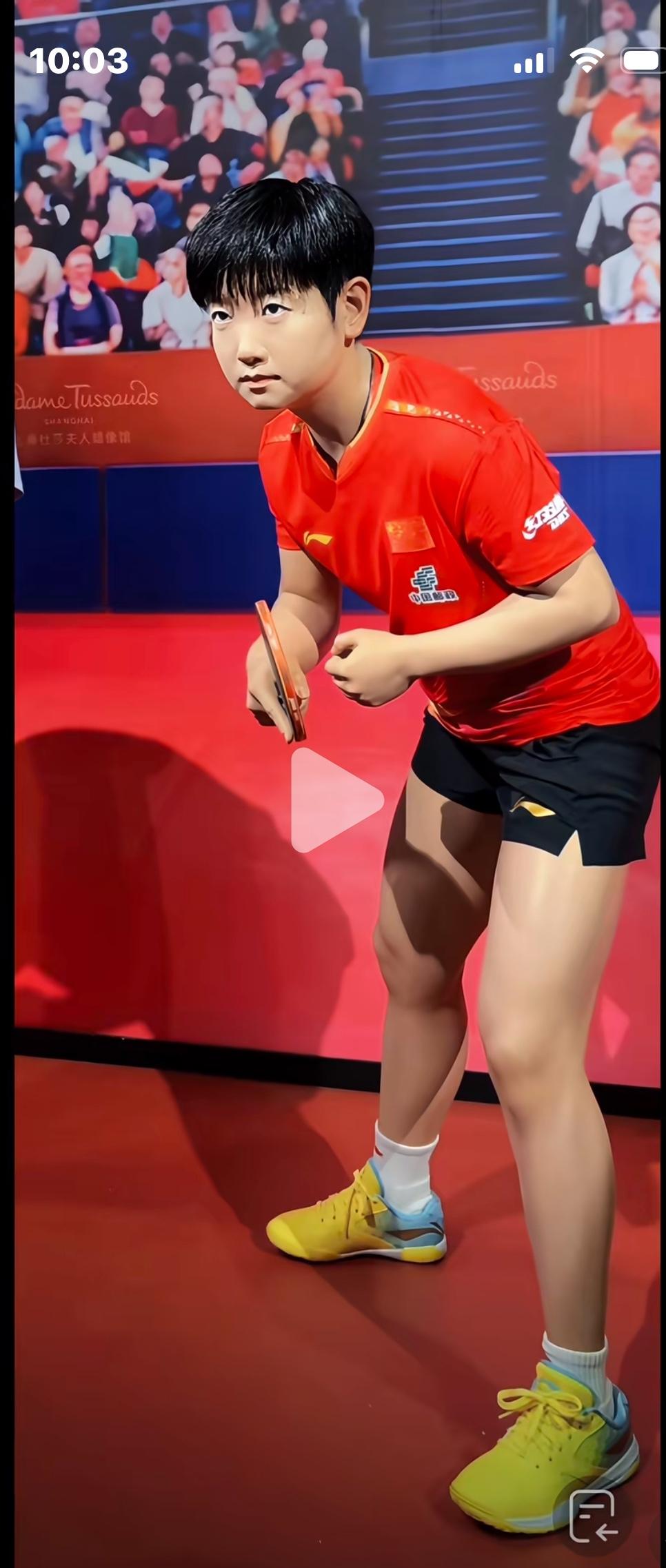 7月13日孙颖莎的蜡像造型正式亮相上海杜莎夫人亮相馆！
莎莎的蜡像惟妙惟肖，栩栩