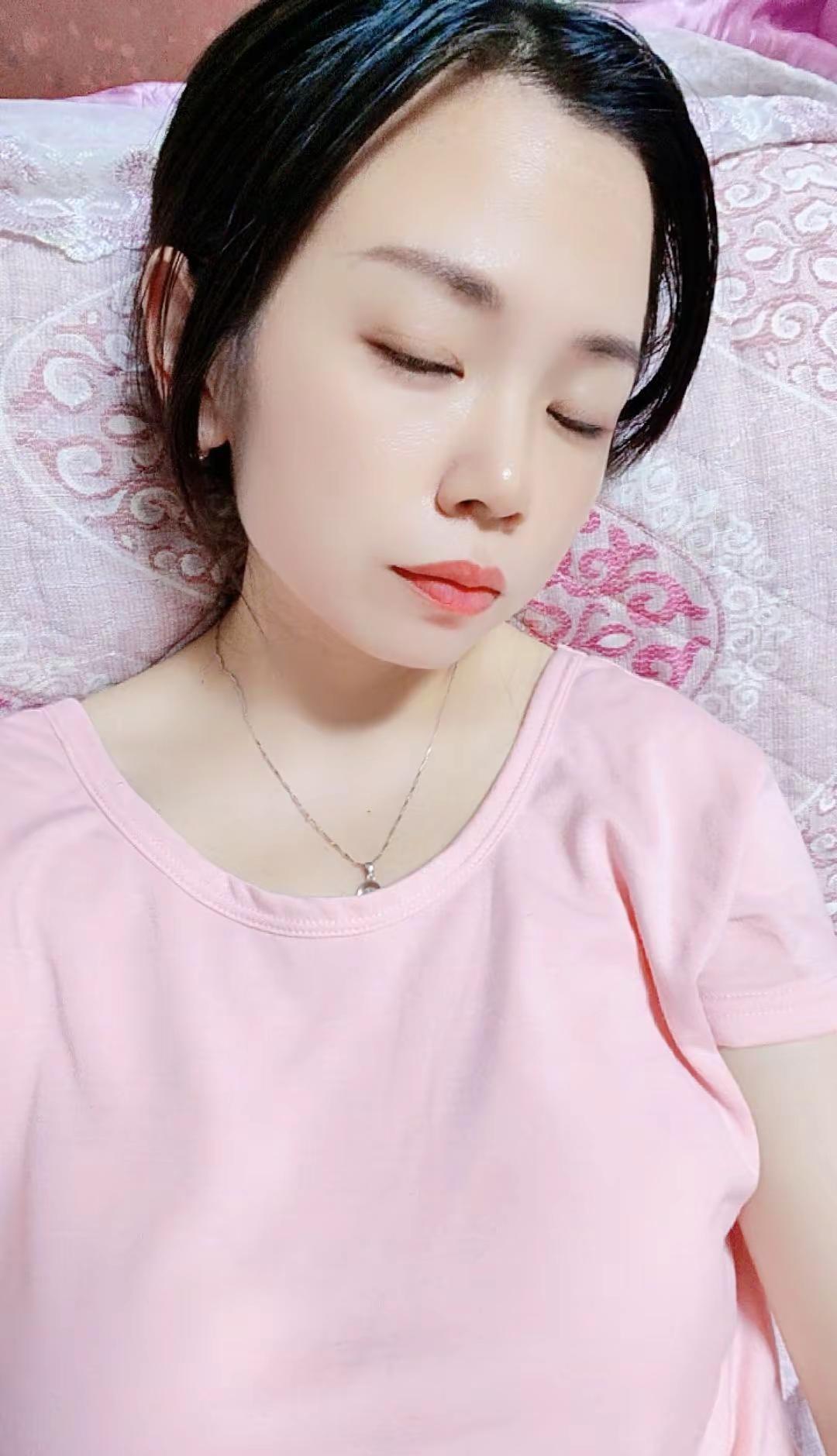 一个人再好，他不心疼你，什么用也没有，誓言可以编造，浪漫可以有伪装。唯有心疼，是