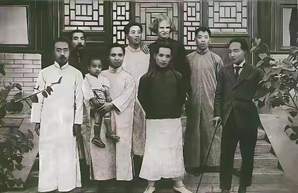 鲁迅在北京教育部任职期间多饭局，特别以1912年为甚，隔三差五，多为私人友人间小