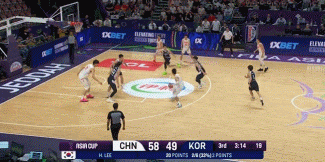 这场比赛，内线撑起了中国男篮。
男篮亚洲杯四分之一决赛，中国男篮79-71战胜韩