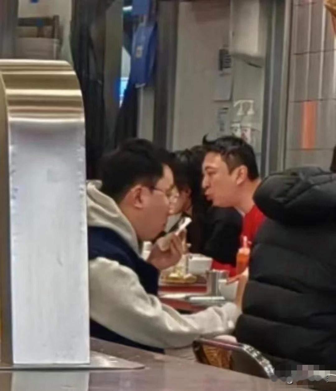 鲜花丛中过，片叶不沾身。
万达公子王思聪女朋友一个接一个，看似洒脱，实际得不偿失