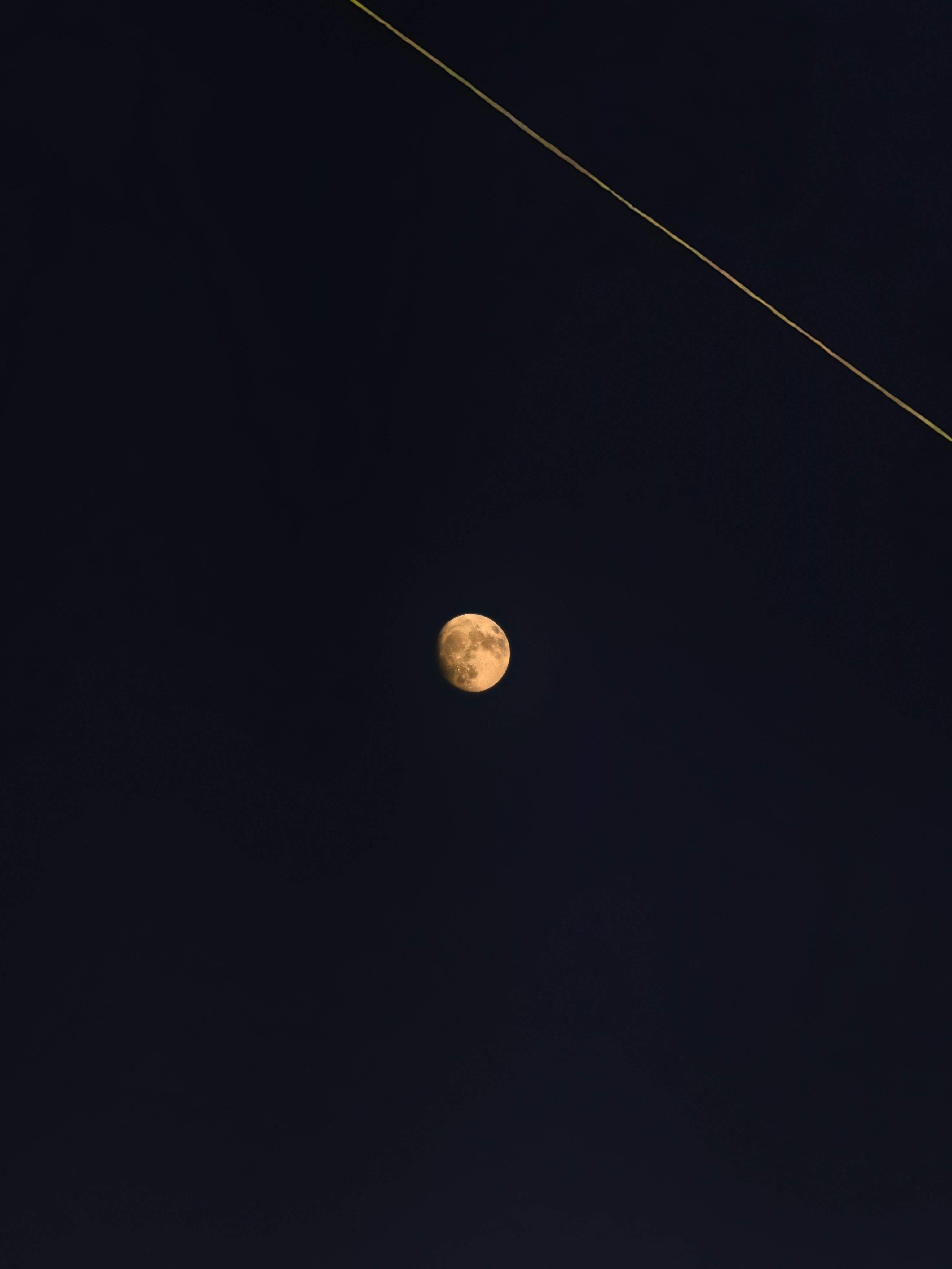 超级月亮  2026超级月亮来了，晒晒你们拍的，比比谁拍的大！ 