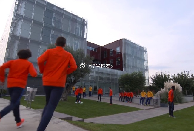 巴萨主席候选人维拉霍阿纳接受采访时表示，计划每年最低向拉玛西亚投资4000万欧。