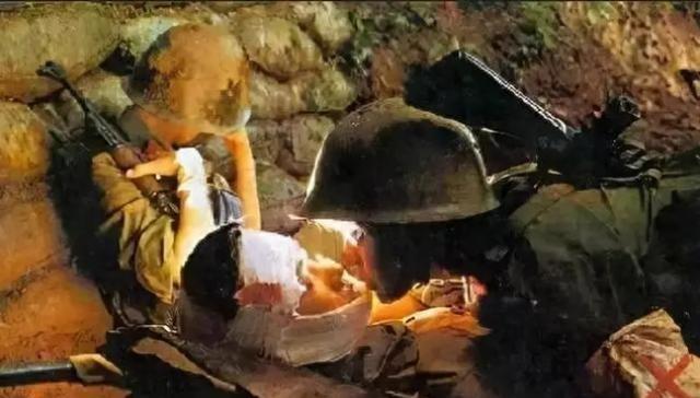 1986年老山战场，21岁女护士张茹亲吻临终烈士赵维军的瞬间震撼全国；29年后，