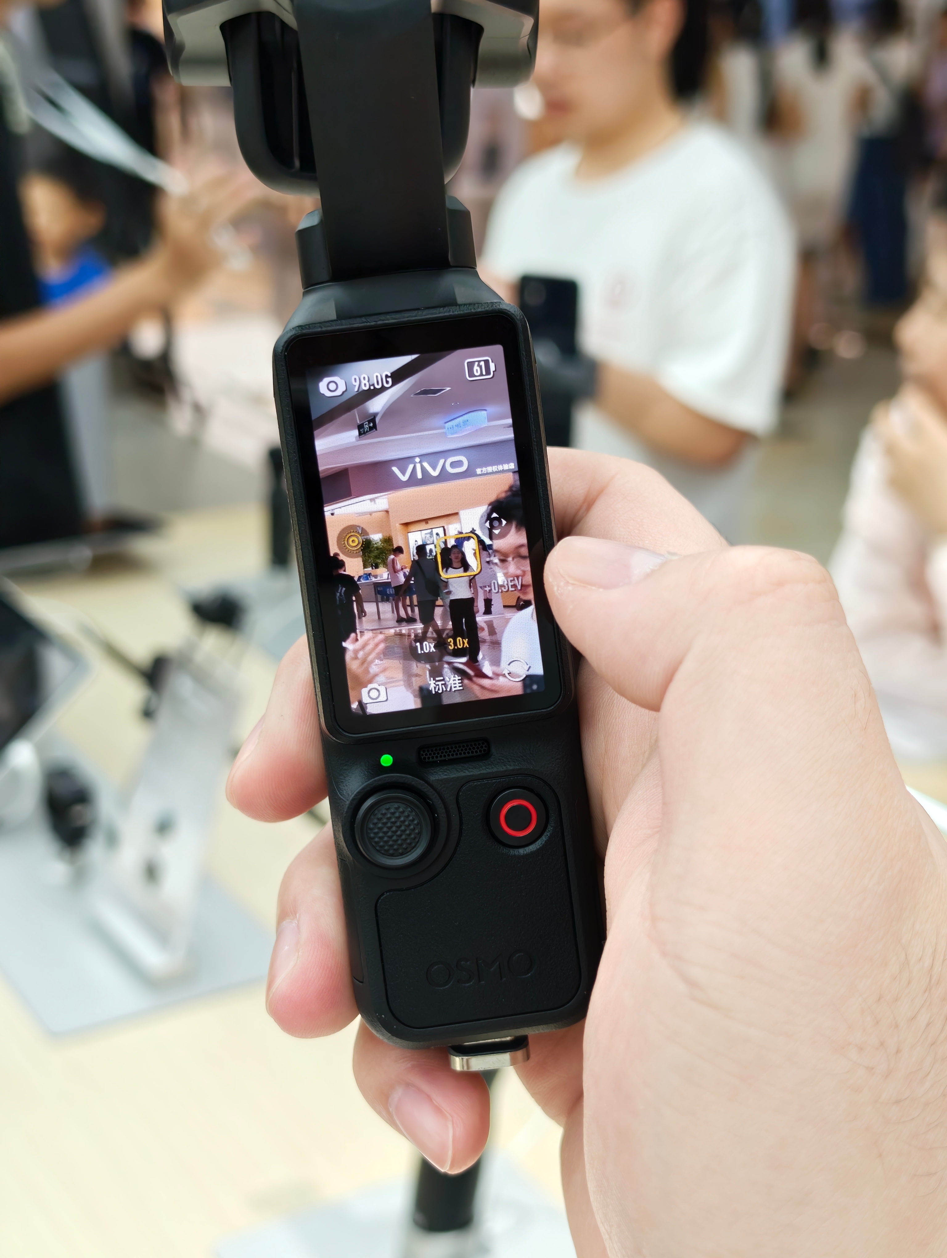 luna ultra用户来浅看一下Pocket4p该说不说，只是多了一个镜头的4