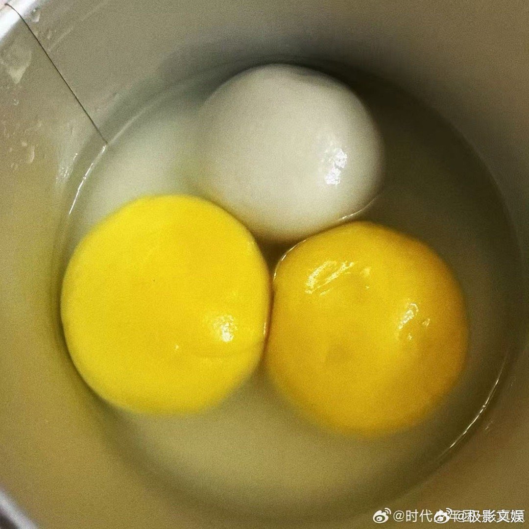 张真源今日加餐一个蛋清两个蛋黄张真源元宵节营业张真源元宵节营业，今日加餐：一个蛋