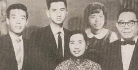 1950年，潜伏台湾28岁女教师萧明华被捕，她从容地取下竹竿上晾的衣服，然而这个