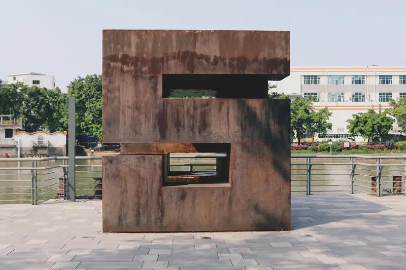 人这一生，到底啥永远属于自己？这问题太值得琢磨。
思想与信仰肯定算一个。就像康德