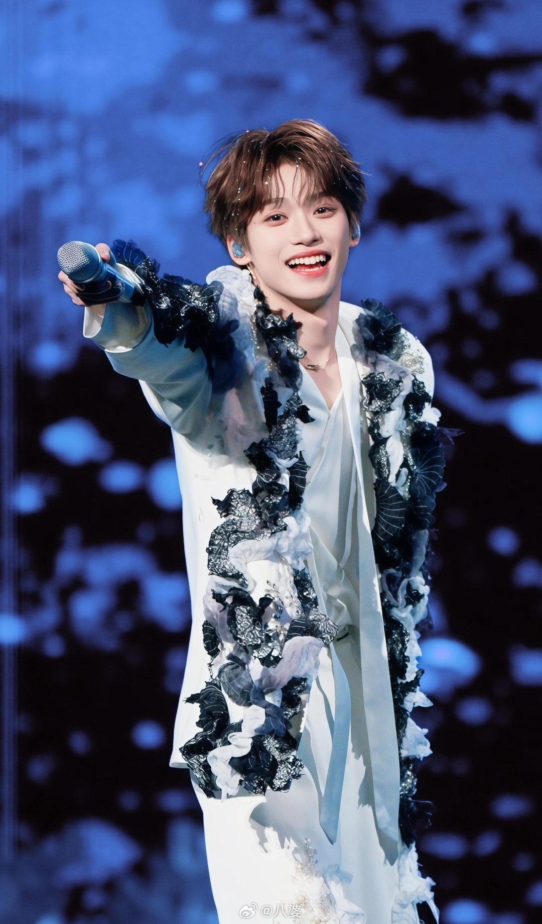 炎亚纶推荐梓渝炎亚纶这是亲自下场磕CP了？有网友问他有没有推荐的CP，他直接回了